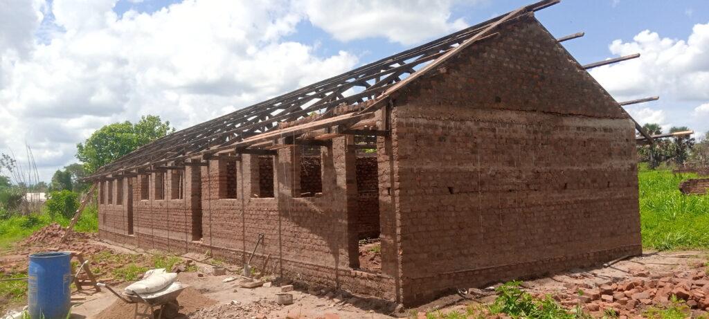 Schulgebäude errichtet - Pajok, Südsudan 2021